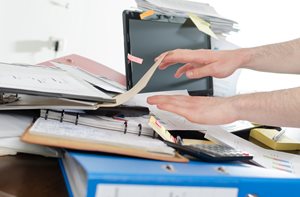 messy-desk.jpg